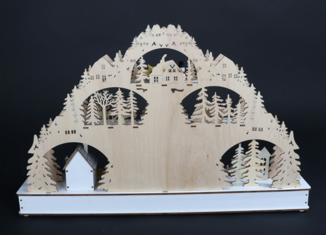 Medinė žvakidė su lemputėmis Medinė žvakidė su lemputėmis