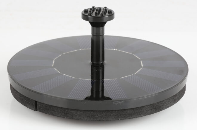 Plūduriuojantis saulės energijos fontanas